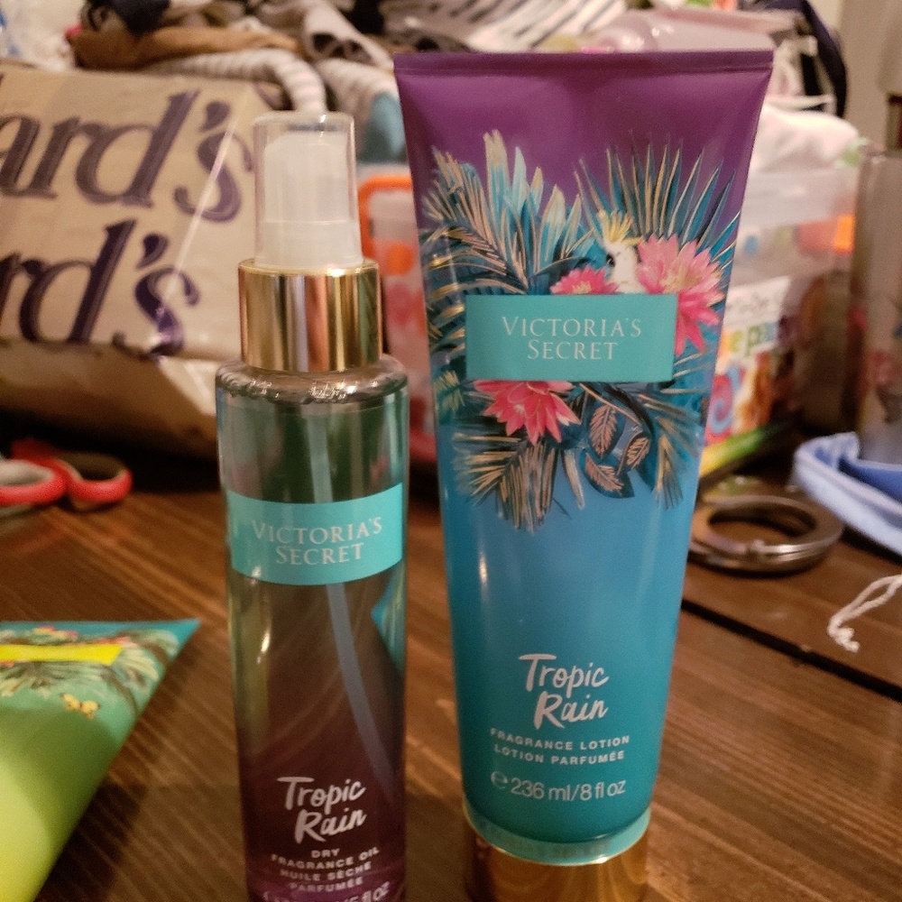 Tropic rain body spray and lotion set